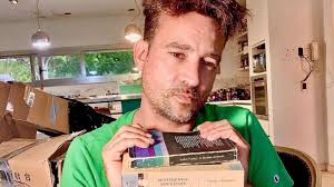 Chano nació como santiago moreno charpentier en la clínica bazterrica, 13 en buenos aires, el 23 de septiembre de 1981, y creció junto a su hermano menor gonzalo, más conocido como bambi, en el barrio de saavedra. Ws23djgo73 P0m