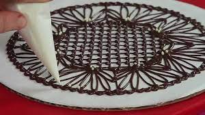 Décoration en chocolat tutoriel facile pour réaliser plumes chocolat noir #recettte vous voulez savoir comment faire des décors en chocolat? 1001 Idees Comment Faire Des Decors En Chocolat Facilement Decoration Chocolat Chocolat Bols En Chocolat