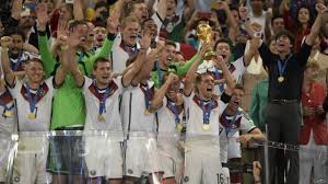 حقق منتخب المانيا الغربية لقب كأس العالم 1990 فى ايطاليا للمرة الثالثة فى تاريخها بعد عامي 1954 و1974، وذلك تحت… حقق منتخب المانيا الغربية لقب كأس العالم 1974 على أرضه. Ù‚Ø§Ø¦Ø¯ Ù…Ù†ØªØ®Ø¨ Ø£Ù„Ù…Ø§Ù†ÙŠØ§ Ù„Ø§Ù… ÙŠØ¹ØªØ²Ù„ Ø§Ù„Ù„Ø¹Ø¨ Ø§Ù„Ø¯ÙˆÙ„ÙŠ Bbc News Ø¹Ø±Ø¨ÙŠ
