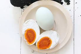 Sedang diet bukan berarti harus menghindari makan malam. Awas Ini Bahayanya Jika Anda Sering Makan Telur Asin Hello Sehat