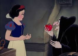 Blancanieves, al verse sola, sintió miedo y lloró. Zhzqlxwkogyg M