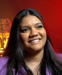 Deborah Santos's Instagram, Twitter & Facebook