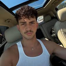 Josh McQueen (@joshmcqueeen)