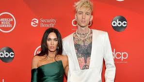 Megan fox has proven that she can look hot in anything. Megan Fox And Machine Gun Kelly Spotted On A Dinner Date In Malibu See Pics