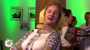 She graduated from suceava school of popular arts and in 1959 she won a competition to join the same city's ciprian porumbescu ensemble of song and dance. Sofia Vicoveanca Asa Ca La Noi Mai Rar Mensch