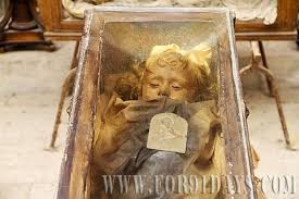 This video shows the sleeping beauty rosalia lombardo opening her eyes! Catacombs Palermo Rosalia