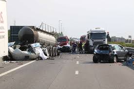 Incidente in coda per curiosi in autostrada a fiorenzuola: Cremona L Incidente In Autostrada Corriere It