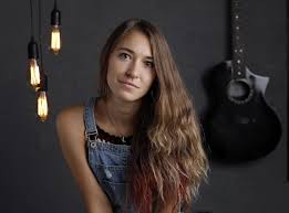 Who Is Lauren Daigle The Christian Artist Finding Success