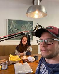 Rabbeldiebix mit Laura Brecht❗️ Laura erzählt uns in guten 45 Minuten  vieles über den Ludwighof Hoffenheim. Vom ersten Gedanken 💭 bis zum Recht  vollen und gefüllten Laden. Ob es noch mehr Potenzial