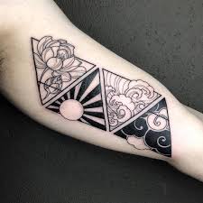 Klicke hier, um die fotos und bewertungen anzusehen. 66 Gorgeous Witchy Tattoos To Embrace Your Magic Within