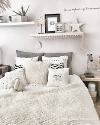 Quartos Femininos Tumblr Em 2020 Decoracao Quarto Pequeno Feminino Decoracao Quarto Branco Decoracao De Quarto Adolescente