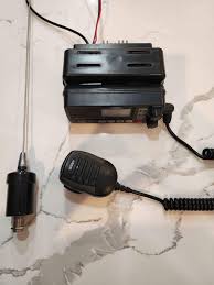 Uniden UM380 Marine Radio, works good, comes with antenna