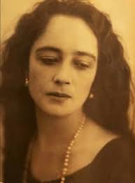 Giulia Alliata di Montereale (1888-1957); figlia del principe Giovanni  Alliata di Montereale e di Marianna Notarbartolo, sposò, nel 1910, Giuseppe  Mantegna Mastrogiovanni (1882-1929), che aveva ereditato dal primo marito  della nonna