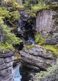 Deep Gorge In Maligne Canyon In Jasper National Park Ab Canada Oc 1280x1792 Https Ift Tt 2nfuhwq Mit Bildern Slowenien Dolomiten Italien