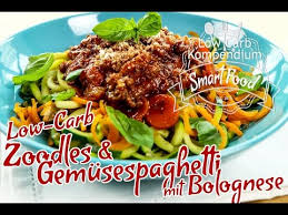 How many carbs in zucchini spaghetti. Zoodles Zucchini Spaghetti Gemusespaghetti Mit Bolognese Low Carb Rezept Youtube