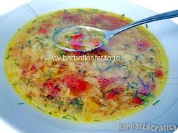 Zdrobeste usturoiul si toaca marunt ceapa. CiorbÄƒ De VarzÄƒ Dulce ReÈ›ete BÄƒrbatlacratiÈ›Äƒ