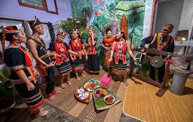 Kebanyakan suku kaum di sabah memilih hitam sebagai warna. Gesaan Anang Pulai Gawai Dipatuhi Di Sarawak Utusan Borneo Online