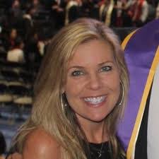 Becky Munson's Instagram, Twitter & Facebook