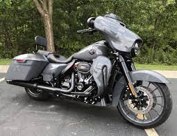 2018 Cvo Street Glide In Gunship Gray Harley Davidson Street Glide Street Glide Harley Classic Harley Davidson