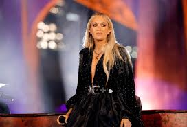 Carrie Underwood was the best dressed at the 2021 American Music Awards in  well-constructed black gown