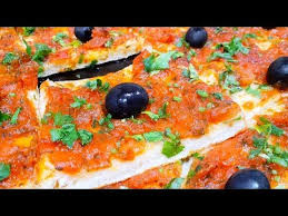 Pizza Algerienne Avec Ses Secrets بيتزا كاري مع السر اللي مايخليش لاصوص تنشف Youtube Food Pizza Vegetable Pizza