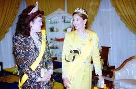 Born on 12 september 1951, she is originally of persian and pakistani descent/origin. Kenali Kehidupan 4 Permaisuri Raja Melayu Tetapi Bukan Berdarah Raja Berita Viral