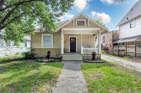 Camden heights is in the middle of it all with one, two and three bedroom apartments available. Sold 1506 Cortlandt Street Houston Tx 77008 3 Beds 2 Full Baths 550 000