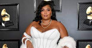 During a malibu yacht trip lizzo was pictured with her arm around a male pal and the snaps had fans wondering if she's started dating someone. Who Is Lizzo Dating A Look At Love Life Orientation And Relationship History Of Body Positivity Queen Meaww