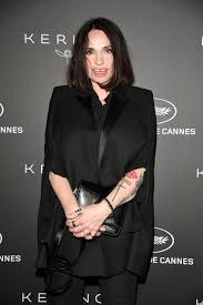 She is known for her work on lifeforce (1985), шакал (1997) and le cri du hibou. Mathilda May A 55 Ans Retour Sur Les Hommes De Sa Vie