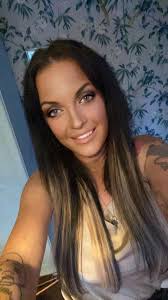 She has ditched her signature red hair colour in favour of a more natural  blonde 🤩🤩  https://www.ok.co.uk/celebrity-news/the-chase-jenny-ryan-blonde-27600788