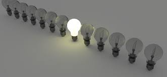 La luz es una onda electromagnética, compuesta por partículas energizadas llamadas fotones, capaz de ser percibida por el ojo humano y cuya frecuencia o energía determina su color. Que Es La Luz Y Cuales Son Sus Tipos Delefoco