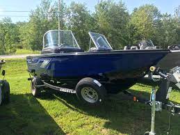 Overall these available boats have an exceedingly shallow draft and average beam, qualities that make them a great option for day cruising and saltwater fishing. 2021 Crestliner 1650 Fish Hawk Wt Jumpseat For Sale In Manchester Me Clark Marine Manchester Me 207 622 7011