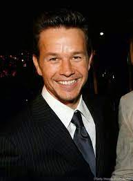 Mark wahlberg showed off his dramatic body transformation, after mark wahlberg lets it all go: Pin On Actors