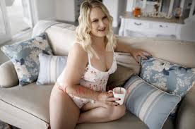 Nikki Cox independent private escort - Scarlet Blue