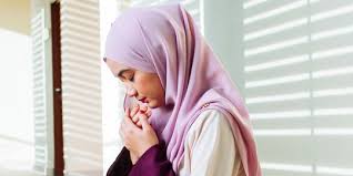.jika mendapat kesusahan karena kehilangan barang, hendaknya membaca sholawat ini sebanyak 4444 kali. Bacaan Shalawat Nabi Latin Yang Benar