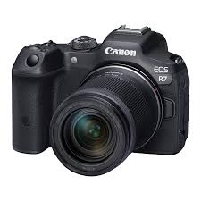 Canon EOS R7 (32.5 MP)