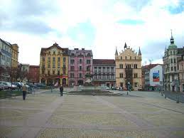 Built on a hill near the town centre and overlooking the labe river, the castle has enjoyed an extremely varied history. Datei Decin Namesti Jpg Wikipedia
