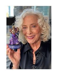 So I'm very late revealing August's of Smiles 🙈 But here it is! The next  one available to order will be DECEMBER'S which you will be able to order  mid September 🙈