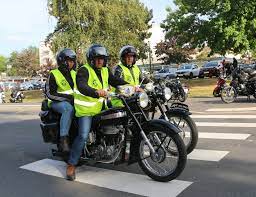 Partez en balade moto sur les plus beaux circuits touristiques et itinéraires moto dans les alpes, le jura, l'auvergne, le sud de la france, le vercors, les pyrénées, la route des grandes. Tour De France Motos Anciennes 2018 Notre Reportage
