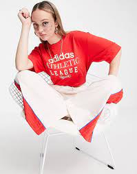 shirt in red - adidas trainingspak heren sale shoes | adidas Originals  'Retro Commons' slogan t - Bolivia-embajadaShops