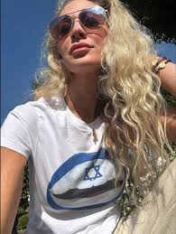 It's Sweater season and I'm never taking this off. Looks like a sweater-  feels like the coziest blanket ☺️ About the art