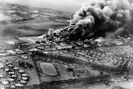 Photograph of battleship row taken from a japanese plane at the beginning of the attack. Tajny Zhemchuzhnoj Buhty Ataka Na Perl Harbor Neizvestnye Stranicy