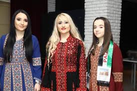 Palestina menerima pengiriman awal dosis moderna dari israel, membantu memulai program vaksinasi terbatas di tepi barat dan gaza. Serbian Palestinian Women Suzana Abdallah And Her Daughters Emelia And Natalie Palestine Issue Magazine