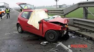 L'incidente è avvenuto sull'a1 attorno alle 16.40, fra fiorenzuola e piacenza, in direzione nord, e ha coinvolto un'auto e una moto. Incidente Stradale A Fiorenzuola Oggi 8 Febbraio 2017