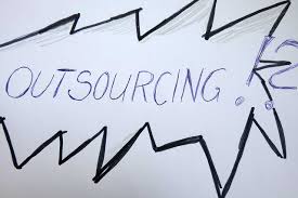 Ständig hört man die empfehlung, man sollte „möglichst viel outsourcen. 5 Vorteile Und Nachteile Von Outsourcing Fur Kmu S Benefit Buroservice