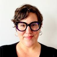 Lauren Pett's Instagram, Twitter & Facebook