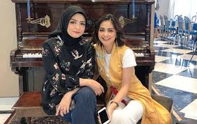 Download lagu, lirik lagu, dan video klip terbaru. Sempat Saling Diam Selama 4 Tahun Dengan Tika T2 Putra Tiwi Langsung Kenal Teman Sang Ibu