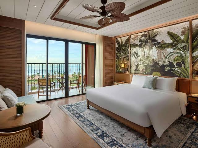 Hệ thống phòng nghỉ được thiết kế hiện đại với không gian rộng rãi, nội thất cao cấp và nhiều lựa chọn hướng biển hoặc hướng khuôn viên.