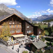 Nearby attractions include nationalparkzentrum mittersill (1.6 miles), felberturm museum (1.1 miles). Schweizerhaus Maloja Hotel