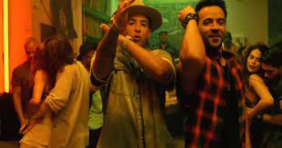 Lagu spanyol bawaan sorang penyanyi asal puerto rico, luis fonsi ini memiliki dua versi, versi pertama dinyanyikan oleh luis sendiri featuring daddy yankee. Wow Ini Arti Lirik Lagu Despacito Ternyata Jorok Masih Mau Nyanyiin Xwijaya